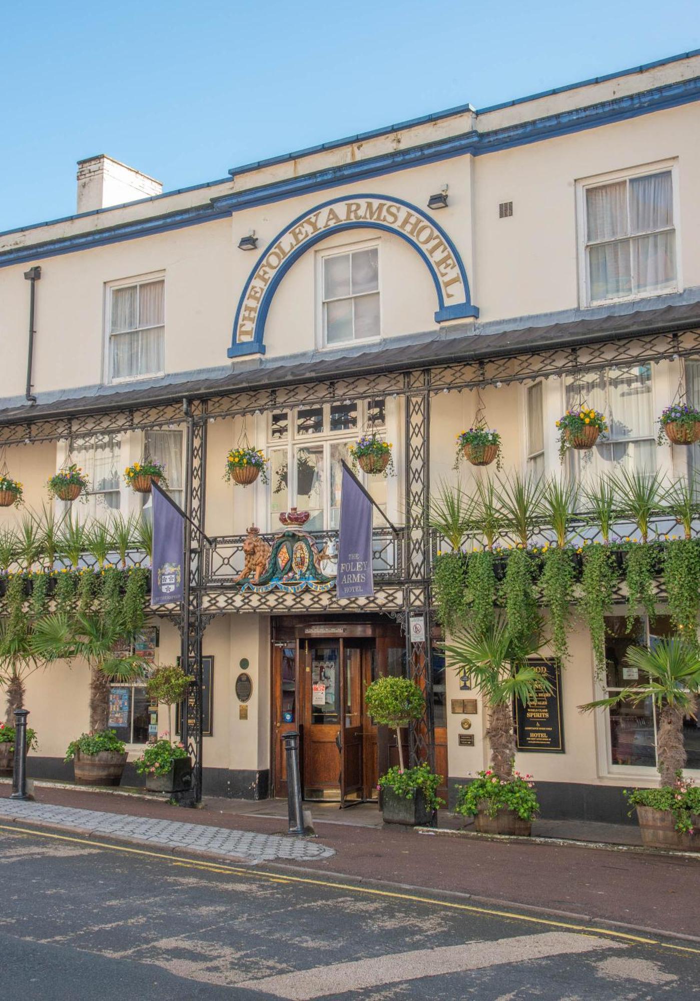 Foley Arms Hotel เกรทมัลเวิร์น ภายนอก รูปภาพ