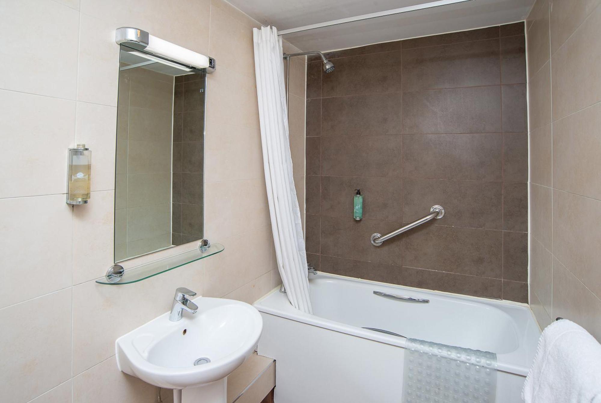 Foley Arms Hotel เกรทมัลเวิร์น ภายนอก รูปภาพ